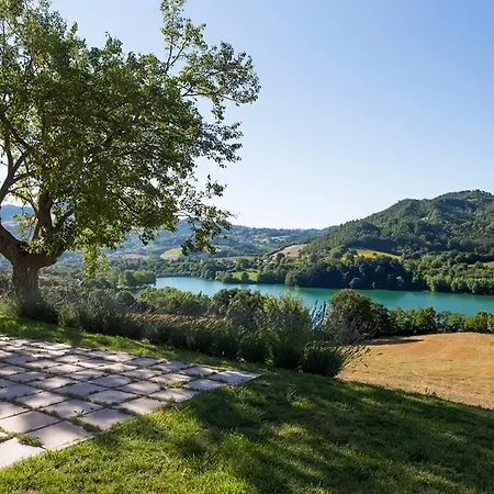 Sul Lago Amandola